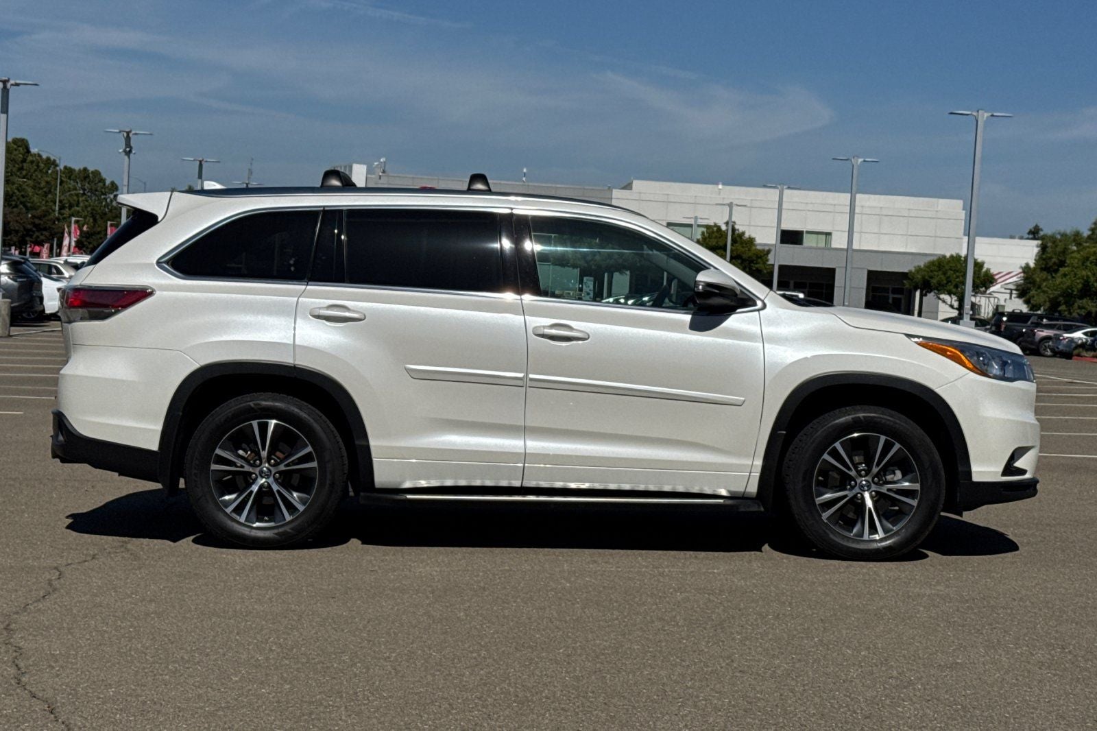 2016 Toyota Highlander — rear three-quarter view