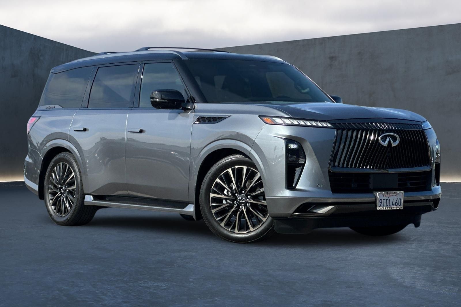 2025 INFINITI QX80 — side profile view