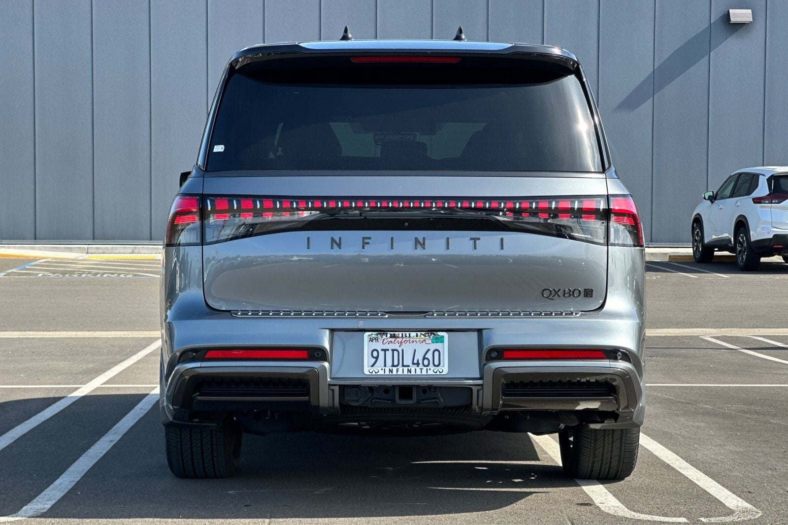 2025 INFINITI QX80 — detail view